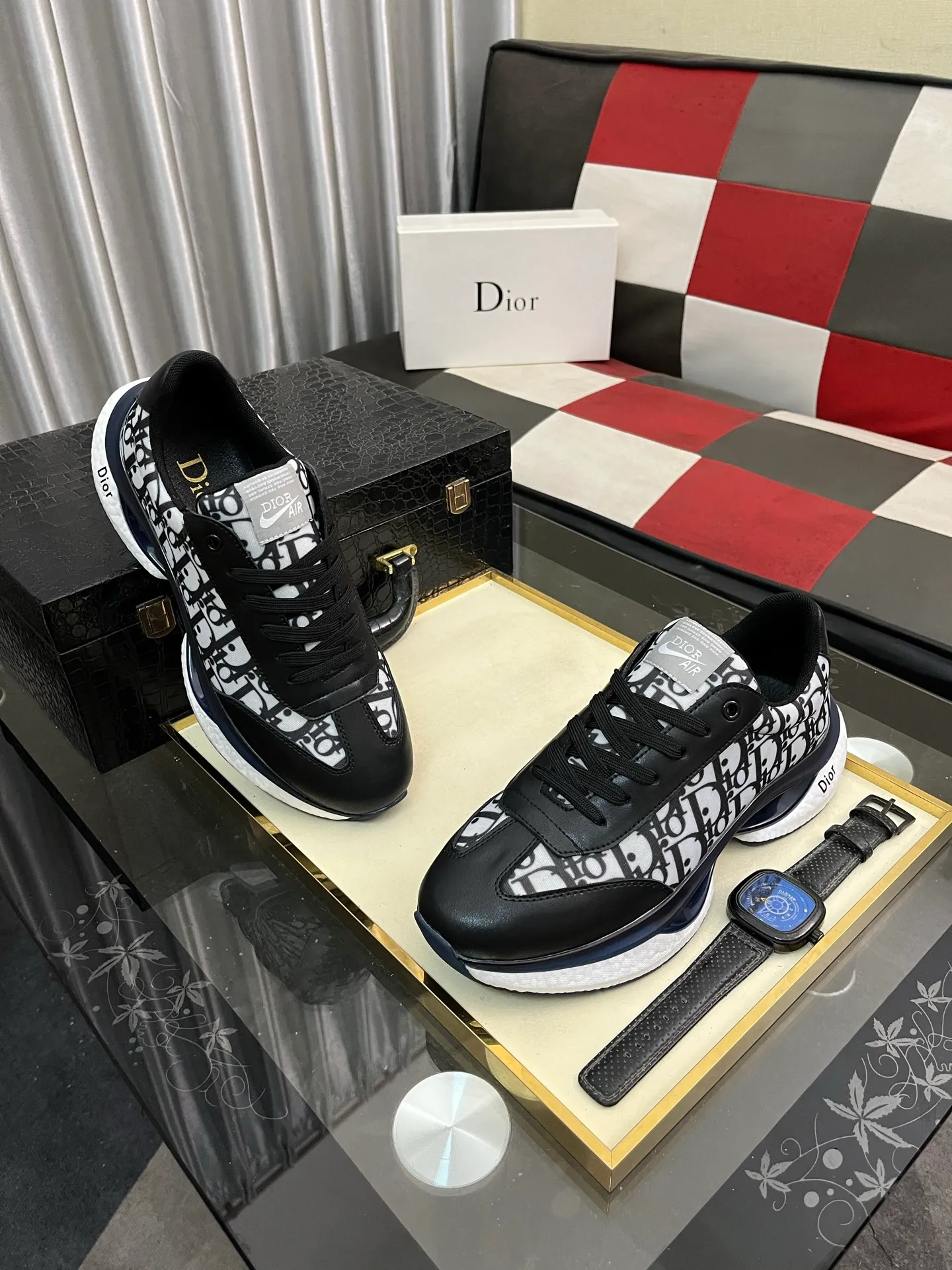 Men's shoes 💰458⌚️⌚️[Dior] The toe is designed to be a bit wider. The upper foot comfort is perfect. The thread is beautiful. It fits the pants perfectly and is versatile. Decorated with various classic details. It is the ideal choice for daily styling. It can be matched with various casual items to create exquisite looks. Fabric: First-layer cowhide/lining sheepskin TPU original outsole Size: 38-442️⃣Colors available